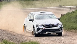 Stage de pilotage rallye en Clio Rally5 sur circuit terre Stage de pilotage rallye en Clio Rally5 sur circuit terre